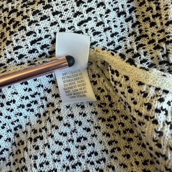 St. John Pencil Skirt - Picture 10 of 11